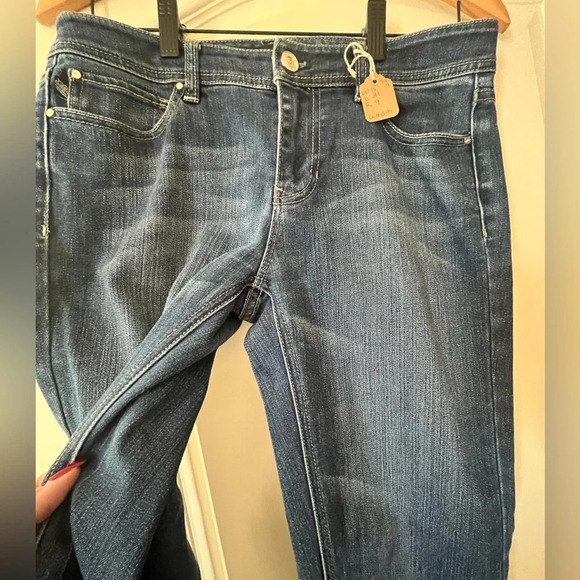 White House Black Market Designer Darker Wash Distressed Jeans Women’s size 4 - Picture 9 of 15